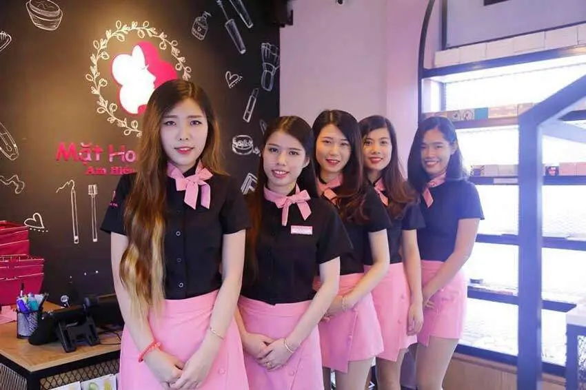 1723969947 976 Thoi trang van phong nhung van tre trung va hien