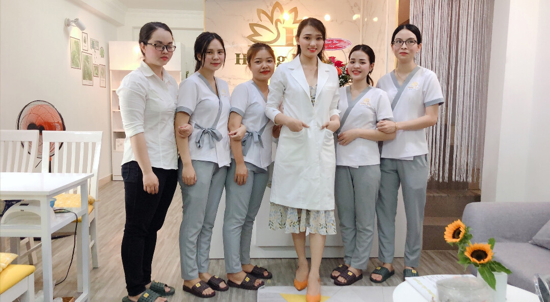 Đồng Phục Spa Cao Cấp – Thiết Kế Sang Trọng, Giá Xưởng Tốt Nhất 13 1723972719 748 7 bo dong phuc spa dep nhat de hoan thien