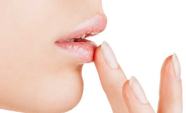 Chi tiết các bước vệ sinh môi trong 3 ngày đầu sau khi xăm