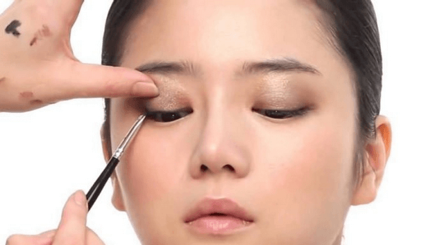 Lưu ý cách sử dụng kính áp tròng lần đầu