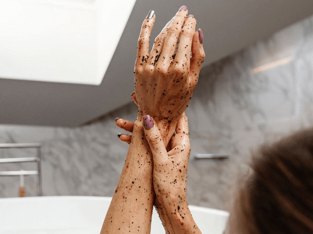 Tẩy da chết body bằng bã cà phê