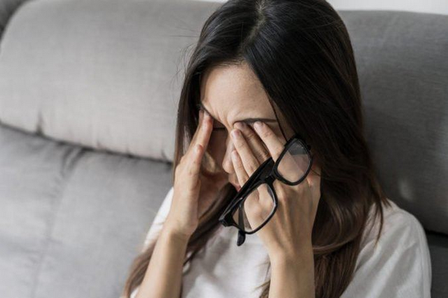 Đeo kính khi ra đường những ngày đầu