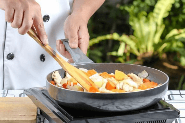 Gà sẽ thơm ngon hơn khi bạn nấu nó trong giấy bạc