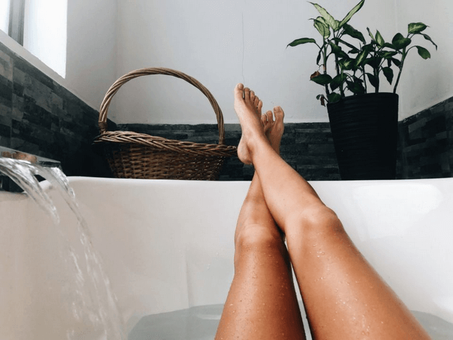 Dưỡng ẩm ngay sau khi tắm