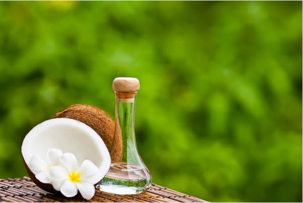 Dưỡng da bằng dầu dừa