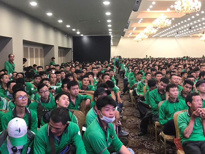 Nhieu tai xe GrabBike keu goi dinh cong phan doi muc chiet khau moi 3