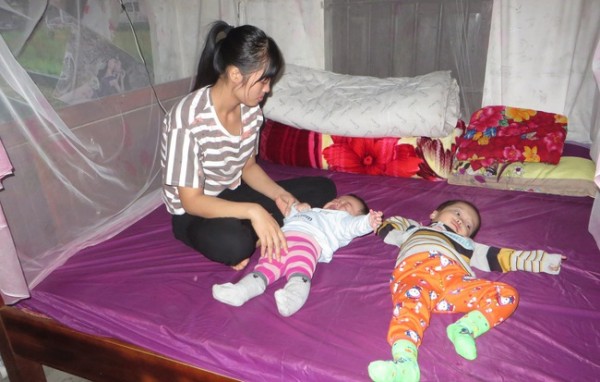 vo chong khon kho nuoi 2 dua con tho teo nao