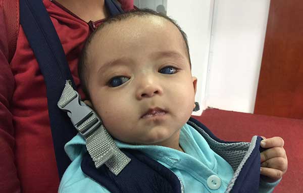 be trai co nguy co mu vinh vien