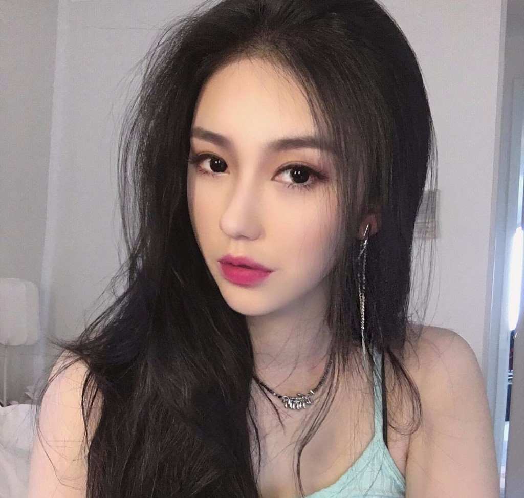 Nha thiet ke Nee than hinh goi cam quyen ru duoc dan mang yeu men 4