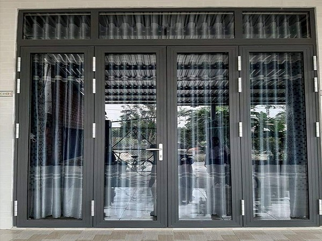 Sử dụng khung cửa nhôm kính xingfa bằng hợp kim nhôm cao cấp có chống được trộm? 9 Sử Dụng Khung Cửa Nhôm Kính Xingfa Bằng Hợp Kim Nhôm Cao Cấp Có Chống được Trộm (6)