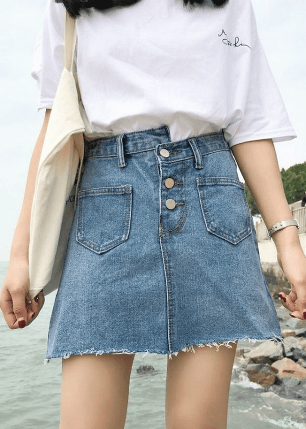 Áo thun form rộng đơn giản mà vẫn sành điệu phối chân váy jeans