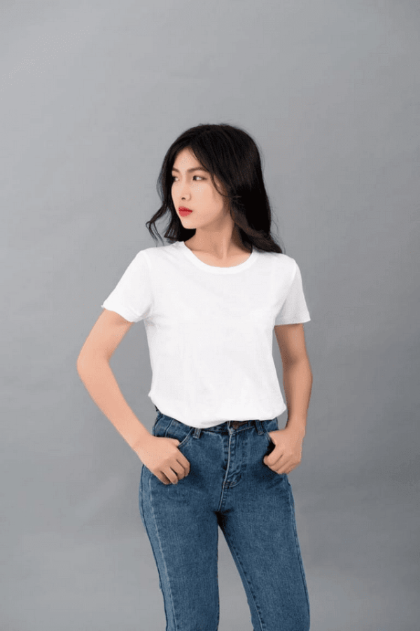 Áo thun form rộng đơn giản mà vẫn sành điệu phối chân váy jeans