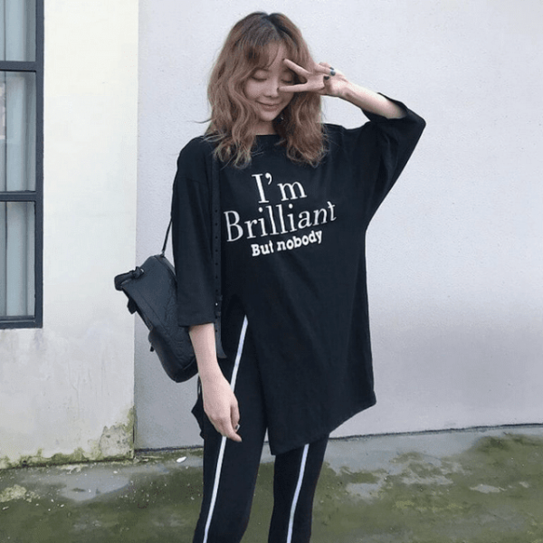 Áo thun form rộng đơn giản mà vẫn sành điệu phối chân váy jeans