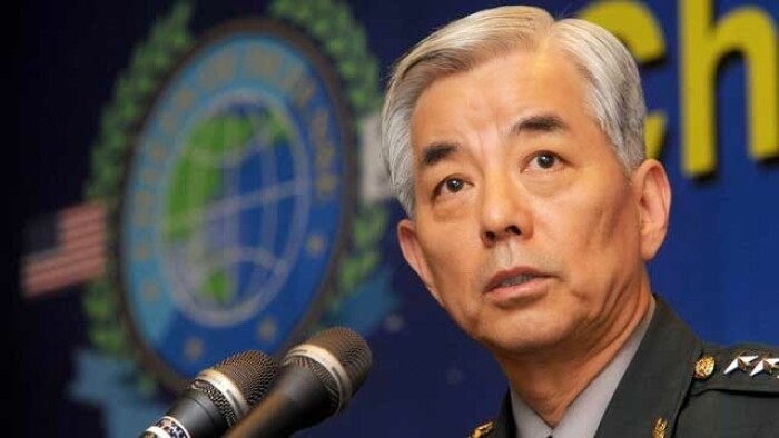 Bưu phẩm gửi cho bộ Quốc phòng gồm 1 c.o.n d.a.o một lá thư và gói b.ộ.t t.r.ắ.n.g