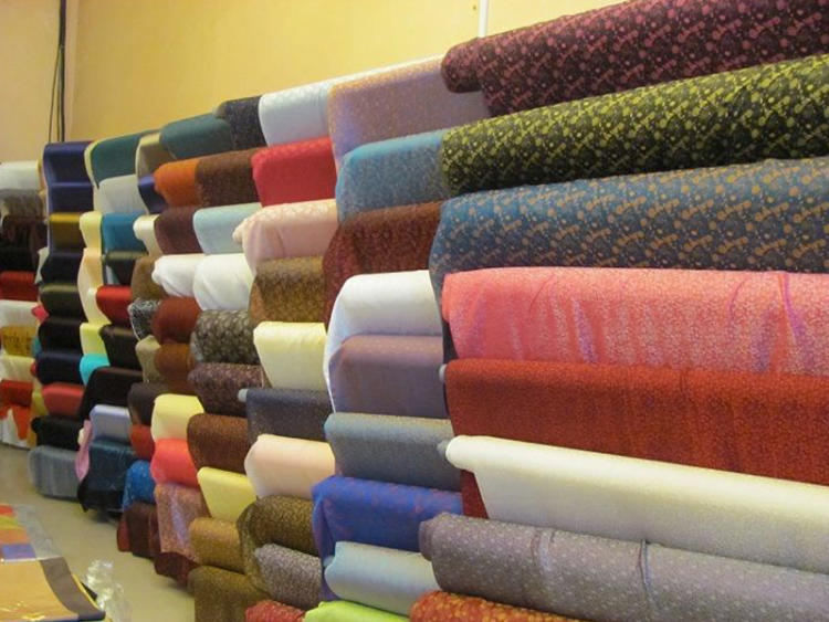 Làm sao để nhận biết chất liệu vải tốt hướng dẫn đầy đủ và chi tiết 2 Làm sao để nhận biết chất liệu vải tốt hướng dẫn đầy đủ và chi tiết