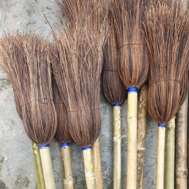 Một Phụ Nữ Vác Chổi Trà Đuổi Cướp Anh Hùng Thế Kỉ 22