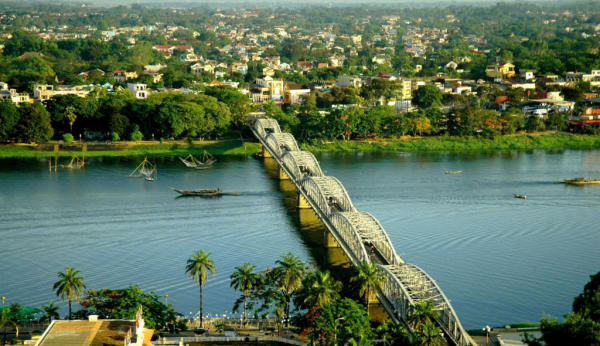Nét đẹp về câu cầu Trường Tiền thành phố Huế