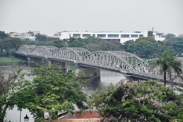 Nét đẹp về câu cầu Trường Tiền thành phố Huế