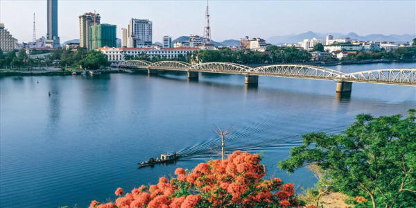 Nét đẹp về câu cầu Trường Tiền thành phố Huế