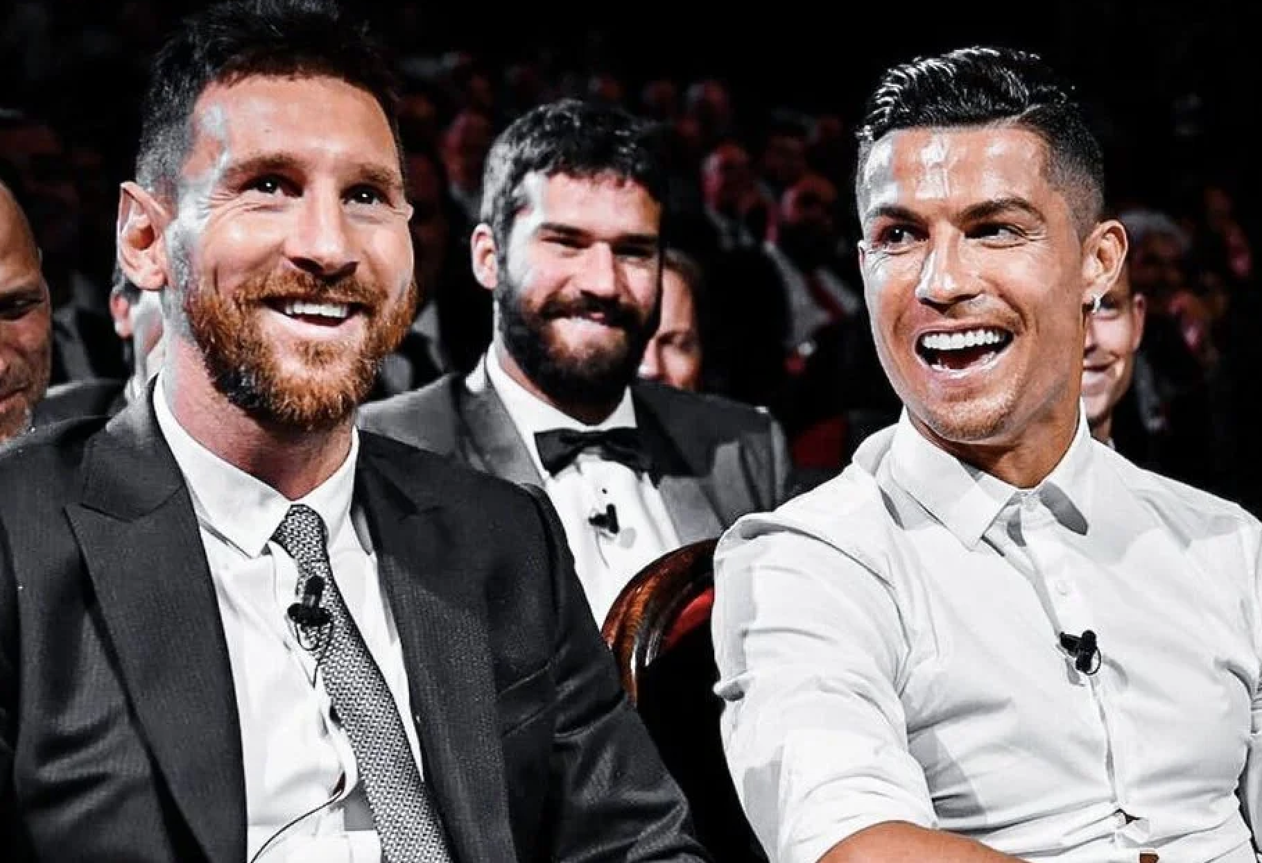Ronaldo và Messi Câu Chuyện Vượt Xa Sân Cỏ