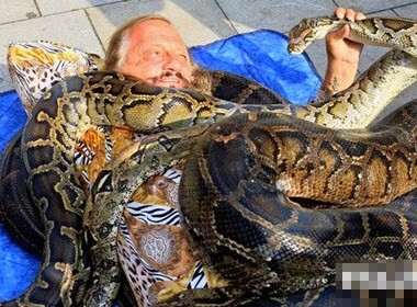 Vô địch thế giới về vác Trăn
